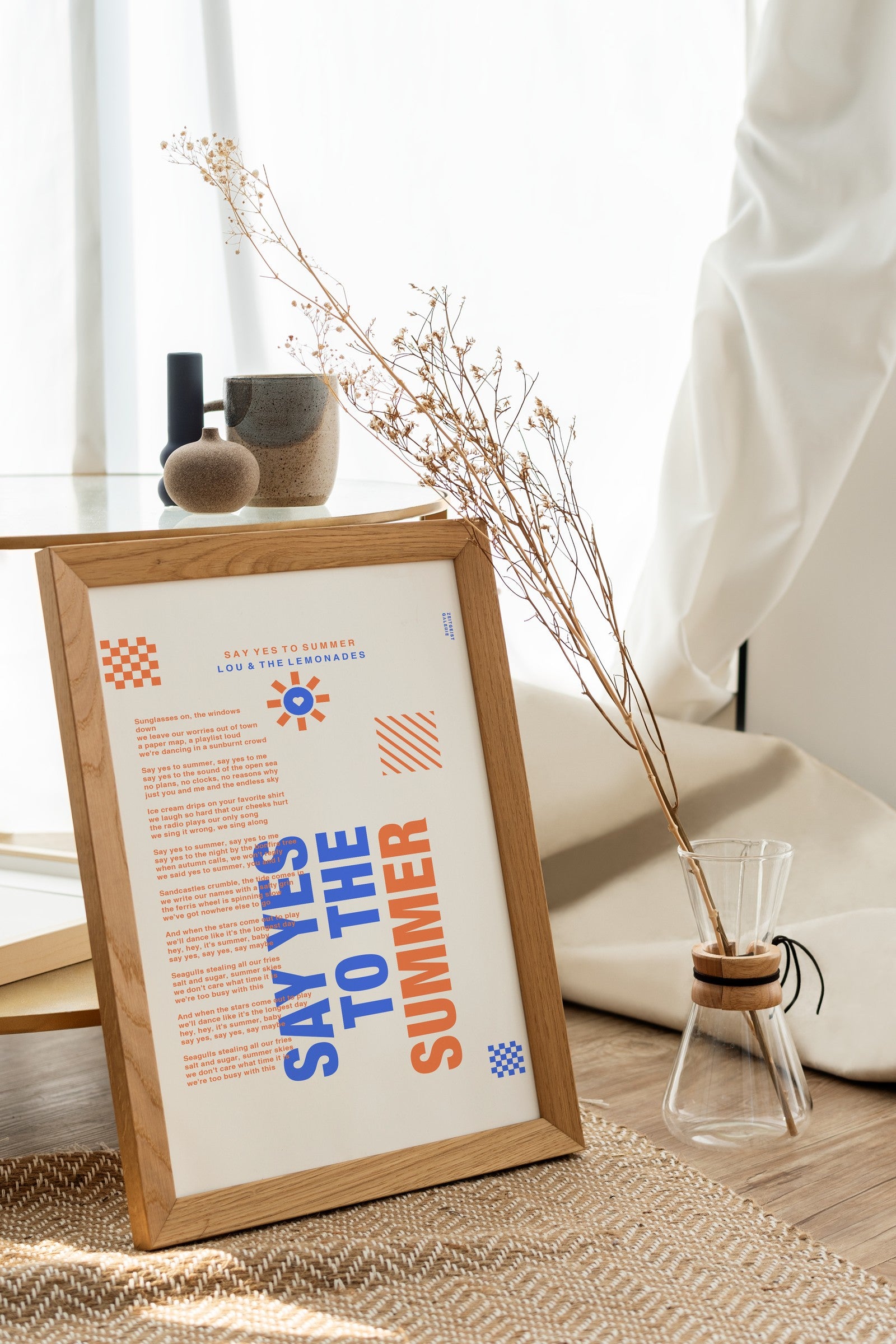 Personalisiertes Songtext-Poster mit Wunschzitat, Design 7 in WeiÃŸ – im Wohnzimmer